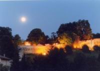 Chatillon-sur-Chalaronne, Chateau, Remparts la nuit (1)